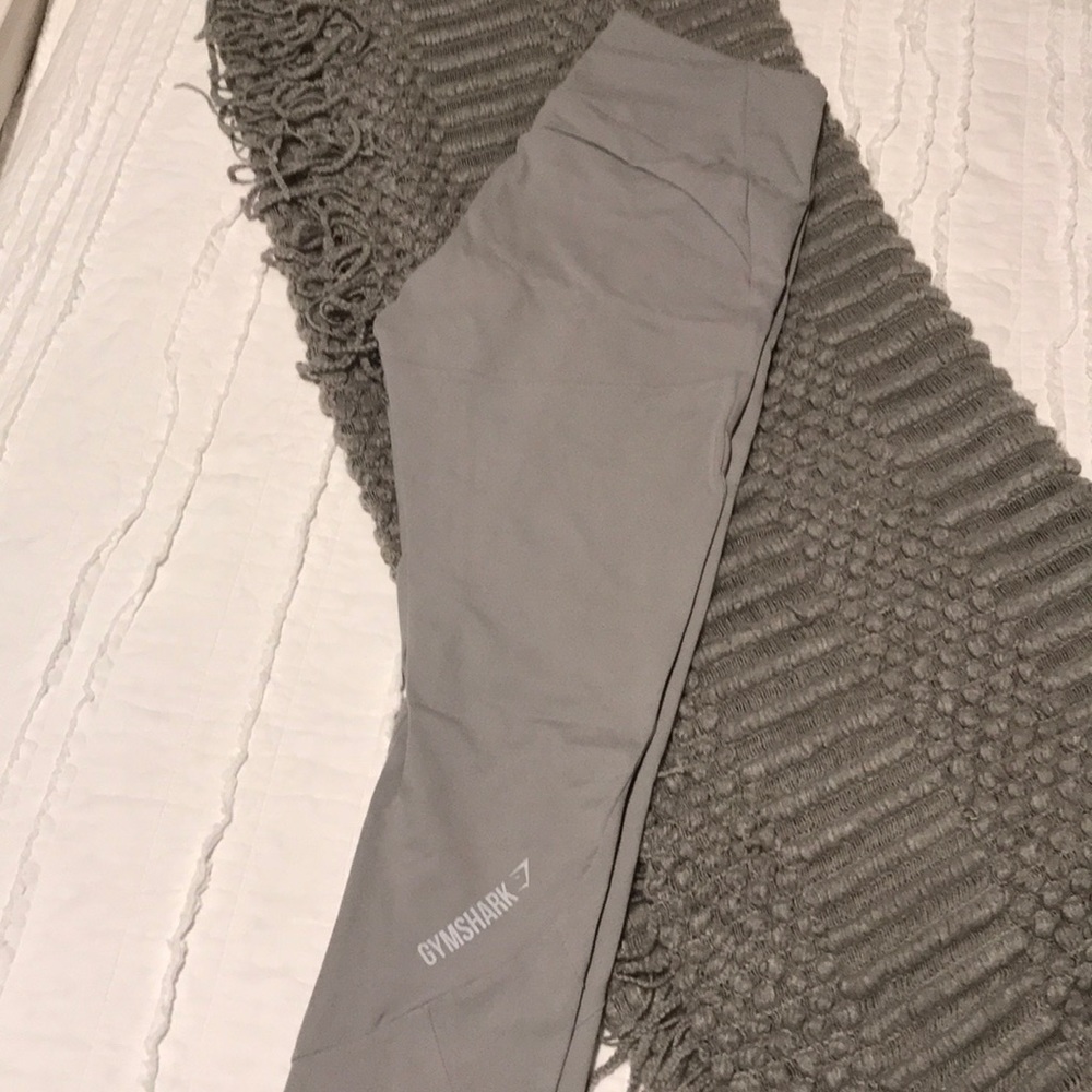 Gym shark leggings